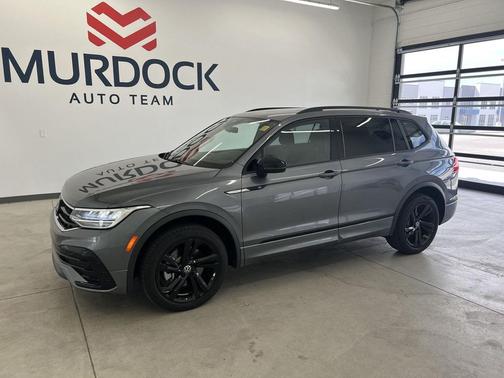 Platinum Gray Metallic 2024 Volkswagen Tiguan 2.0T SE R-Line Black 4MOTION