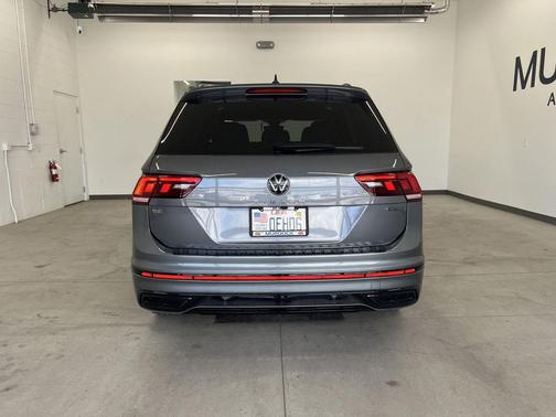 Platinum Gray Metallic 2024 Volkswagen Tiguan 2.0T SE R-Line Black 4MOTION
