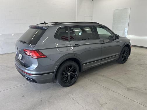 Platinum Gray Metallic 2024 Volkswagen Tiguan 2.0T SE R-Line Black 4MOTION