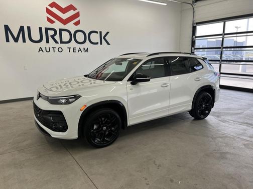 opal white pearl 2026 Volkswagen Tiguan 2.0T SE R-Line Black 4MOTION