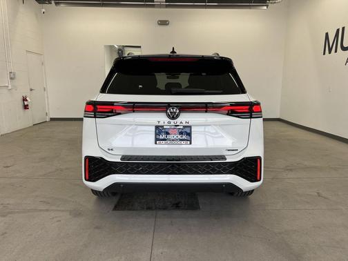 opal white pearl 2026 Volkswagen Tiguan 2.0T SE R-Line Black 4MOTION