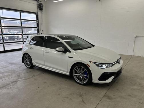Pure White 2024 Volkswagen Golf R 2.0T DSG