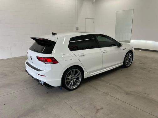 Pure White 2024 Volkswagen Golf R 2.0T DSG