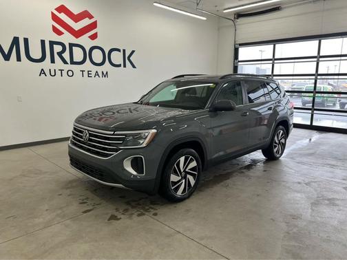 Pure Gray 2026 Volkswagen Atlas 2.0T SE w/Technology 4MOTION