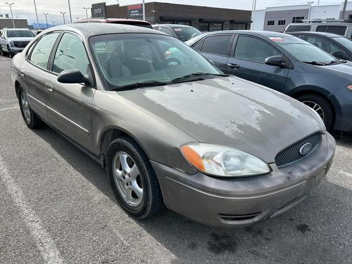 2004 Ford Taurus SE