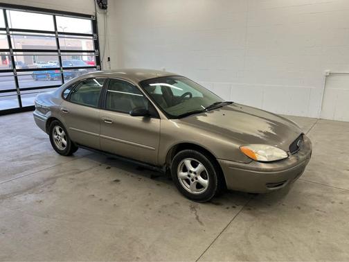 2004 Ford Taurus SE