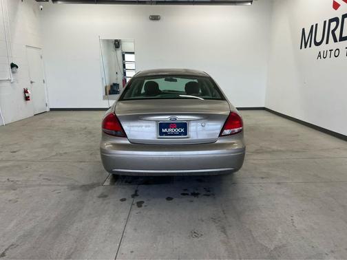 2004 Ford Taurus SE