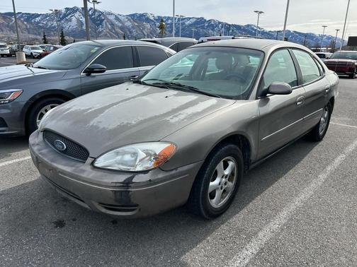 2004 Ford Taurus SE