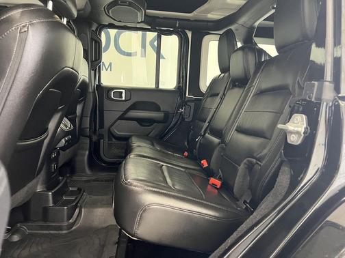 Black Clearcoat 2021 Jeep Wrangler Unlimited Sahara