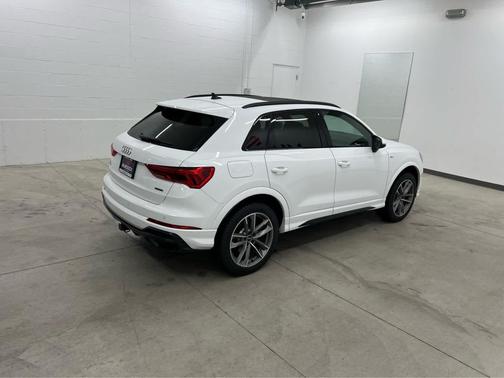 2022 Audi Q3 45 S line Premium