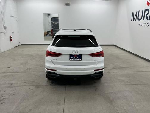 2022 Audi Q3 45 S line Premium