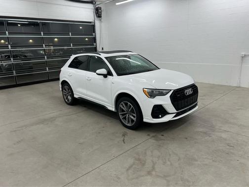 2022 Audi Q3 45 S line Premium