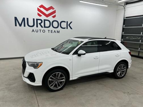 2022 Audi Q3 45 S line Premium