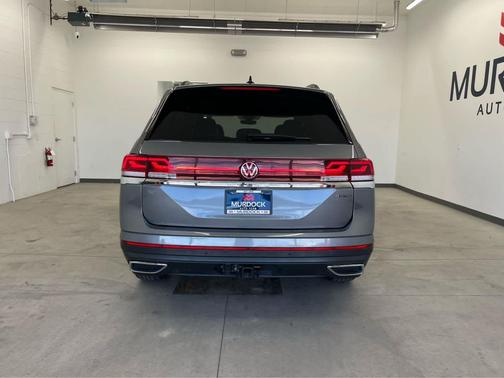 Platinum Gray Metallic 2025 Volkswagen Atlas 2.0T SE w/Technology 4MOTION