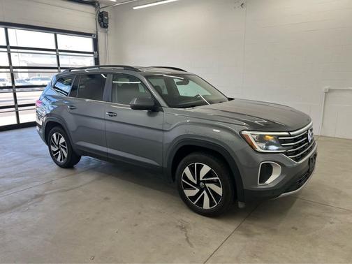 Platinum Gray Metallic 2025 Volkswagen Atlas 2.0T SE w/Technology 4MOTION