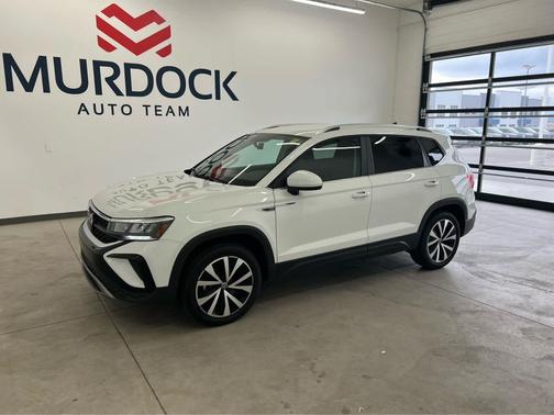Pure White 2022 Volkswagen Taos 1.5T SE