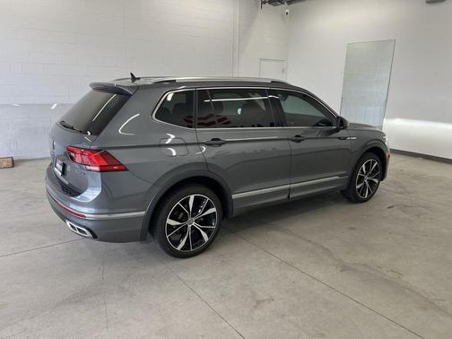 Platinum Gray Metallic 2024 Volkswagen Tiguan 2.0T SEL R-Line 4MOTION