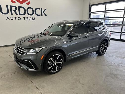 Platinum Gray Metallic 2024 Volkswagen Tiguan 2.0T SEL R-Line 4MOTION