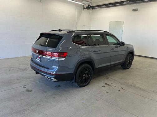 2026 Volkswagen Atlas 2.0T SE w/Technology 4MOTION
