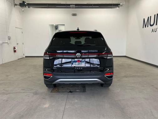 Deep Black Pearl 2026 Volkswagen Taos SEL