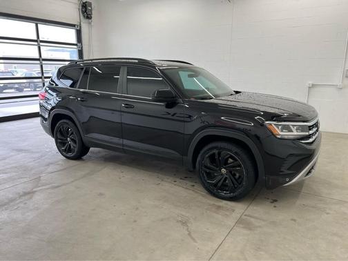 Deep Black Pearl 2021 Volkswagen Atlas 3.6L SE w/Technology