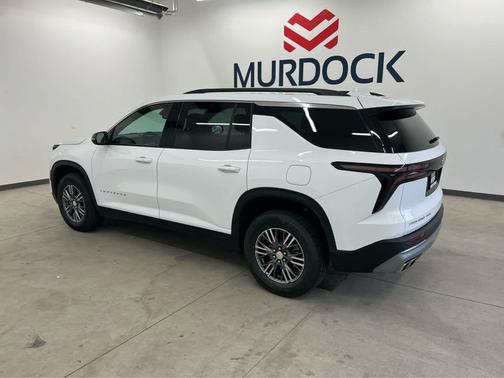 Summit White 2025 Chevrolet Traverse LT