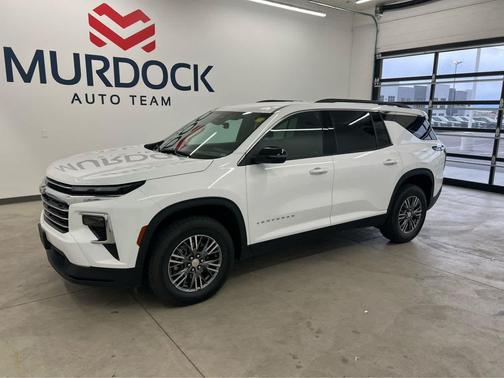 Summit White 2025 Chevrolet Traverse LT