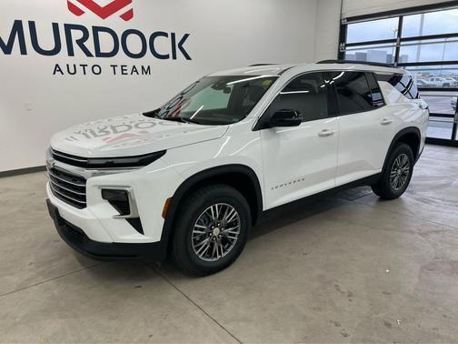 Summit White 2025 Chevrolet Traverse LT