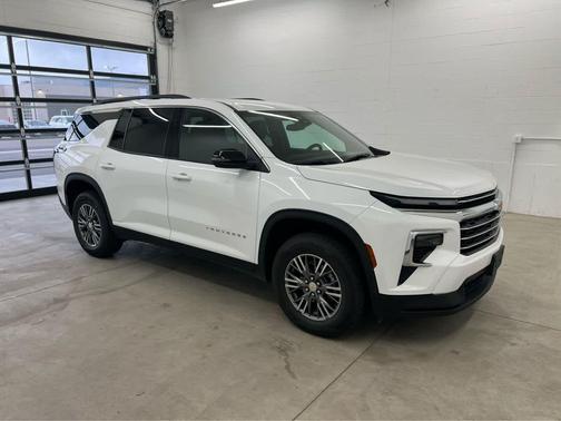 Summit White 2025 Chevrolet Traverse LT