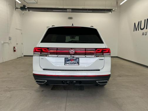 Opal White Pearl 2026 Volkswagen Atlas 2.0T SE w/Technology 4MOTION