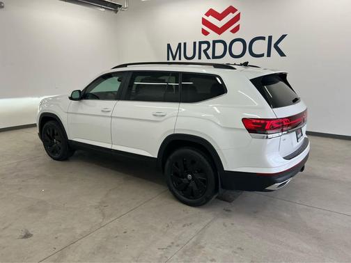 Opal White Pearl 2026 Volkswagen Atlas 2.0T SE w/Technology 4MOTION