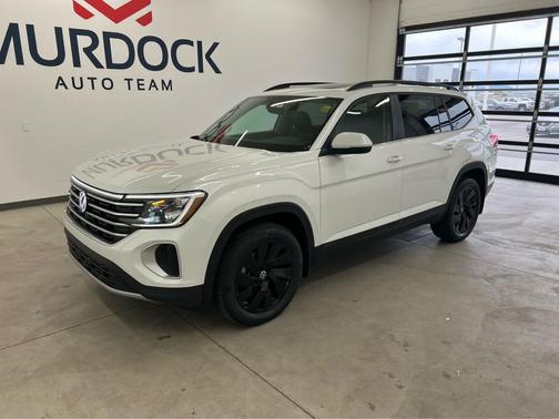 Opal White Pearl 2026 Volkswagen Atlas 2.0T SE w/Technology 4MOTION