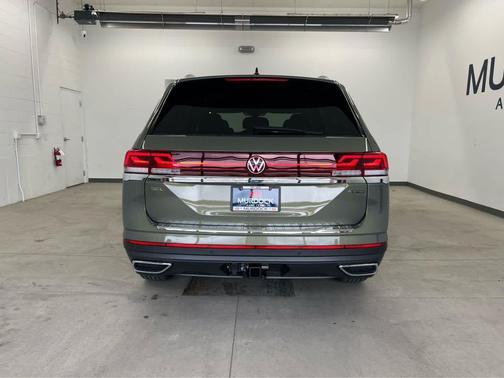avocado green pearl 2026 Volkswagen Atlas 2.0T SEL