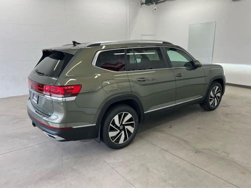 avocado green pearl 2026 Volkswagen Atlas 2.0T SEL