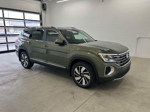 avocado green pearl 2026 Volkswagen Atlas 2.0T SEL