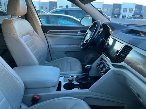 2018 Volkswagen Atlas 3.6L SEL Premium