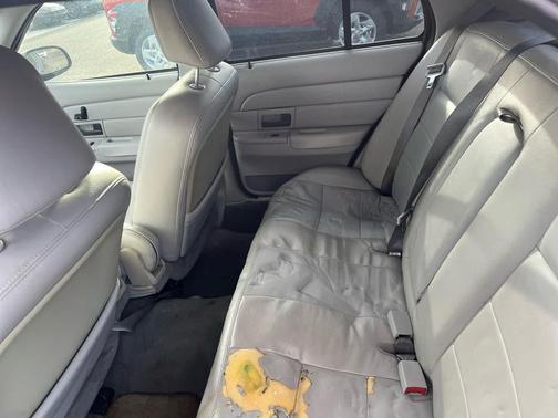 2005 Ford Crown Victoria LX