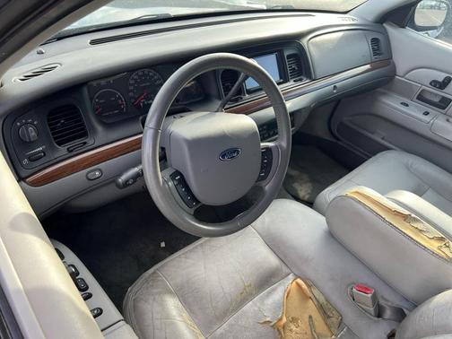 2005 Ford Crown Victoria LX