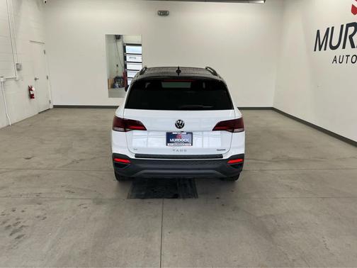 2024 Volkswagen Taos 1.5T SE Black