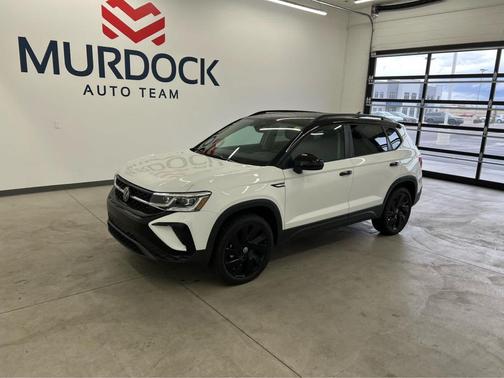 2024 Volkswagen Taos 1.5T SE Black