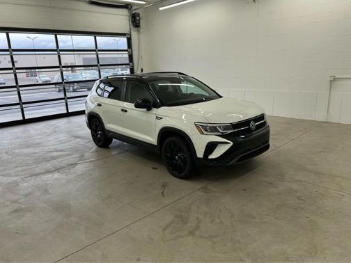 2024 Volkswagen Taos 1.5T SE Black