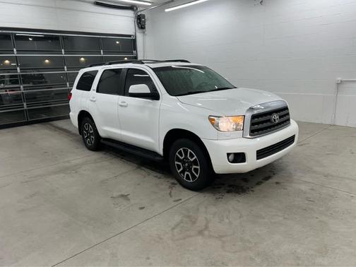 2016 Toyota Sequoia SR5