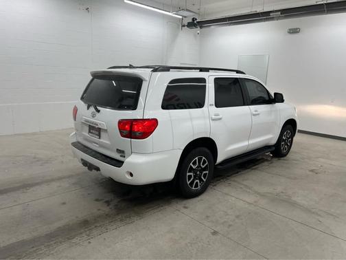 2016 Toyota Sequoia SR5