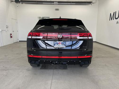 deep black pearl 2026 Volkswagen Atlas Cross Sport 2.0T SEL