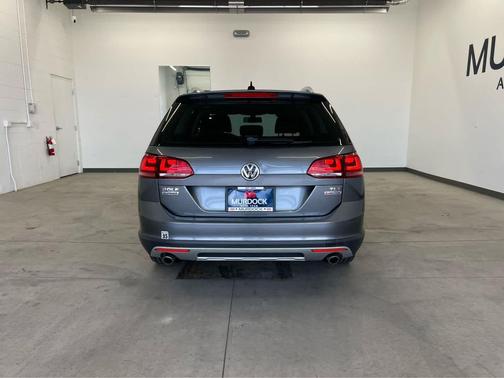 Platinum Gray Metallic 2017 Volkswagen Golf Alltrack TSI SEL