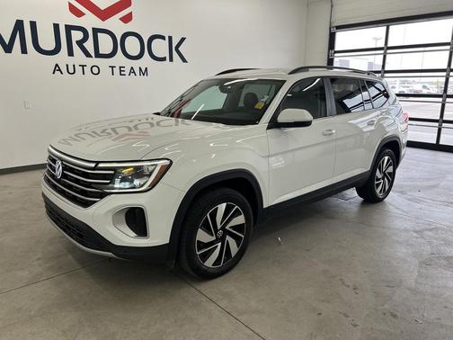 Pure White 2024 Volkswagen Atlas 2.0T SE w/Technology 4MOTION