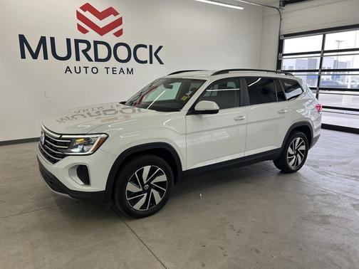 Pure White 2024 Volkswagen Atlas 2.0T SE w/Technology 4MOTION
