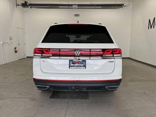 Pure White 2024 Volkswagen Atlas 2.0T SE w/Technology 4MOTION