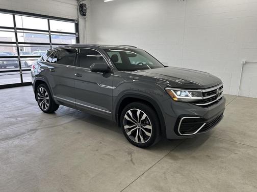 Pure Gray 2021 Volkswagen Atlas Cross Sport 3.6L V6 SEL Premium R-Line