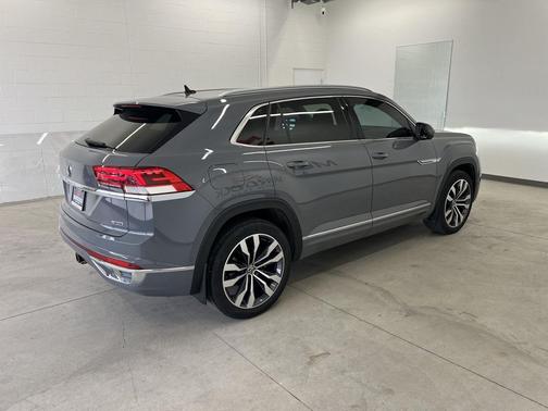 Pure Gray 2021 Volkswagen Atlas Cross Sport 3.6L V6 SEL Premium R-Line